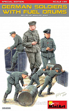 Сборная модель из пластика Немецкие солдаты за погрузкой. Специальный выпуск, MiniArt (1/35) - фото